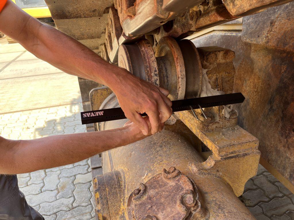 Measuring a track carrier roller of a bullozer