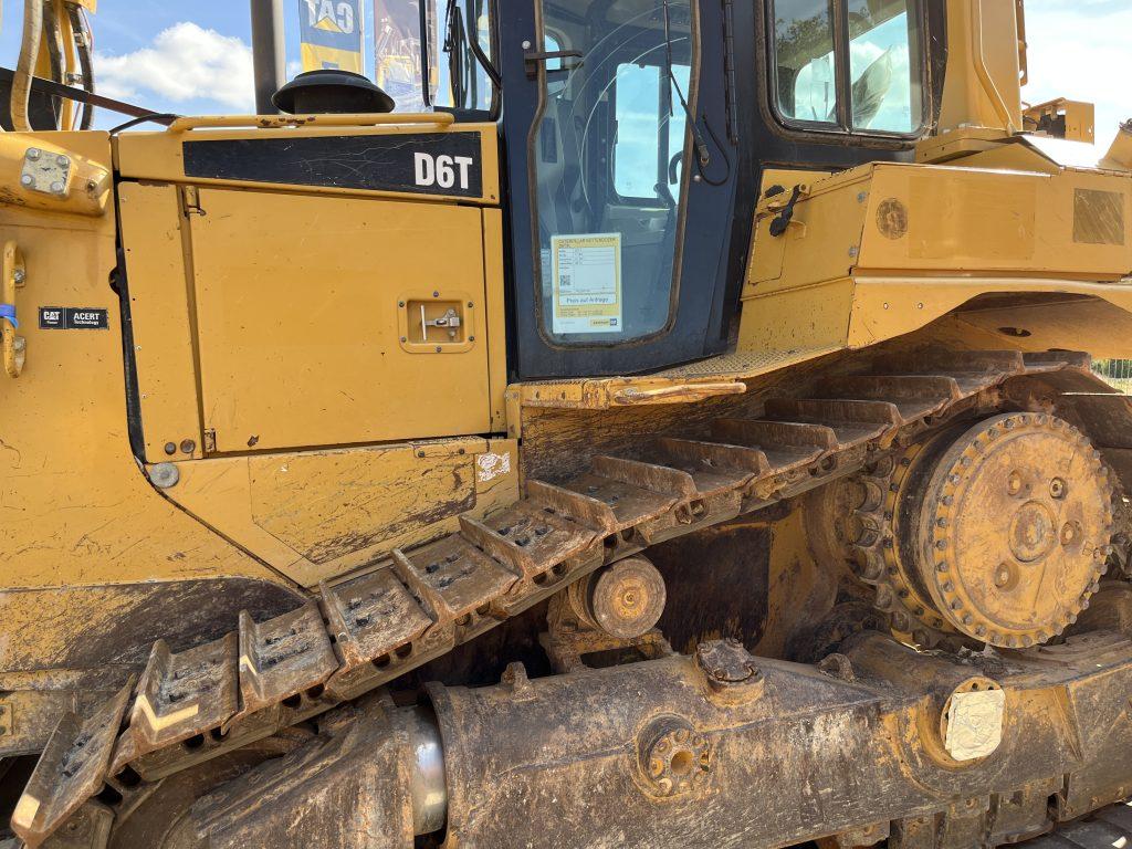 Caterpillar bulldozer with correct track sag of 1-2 inches