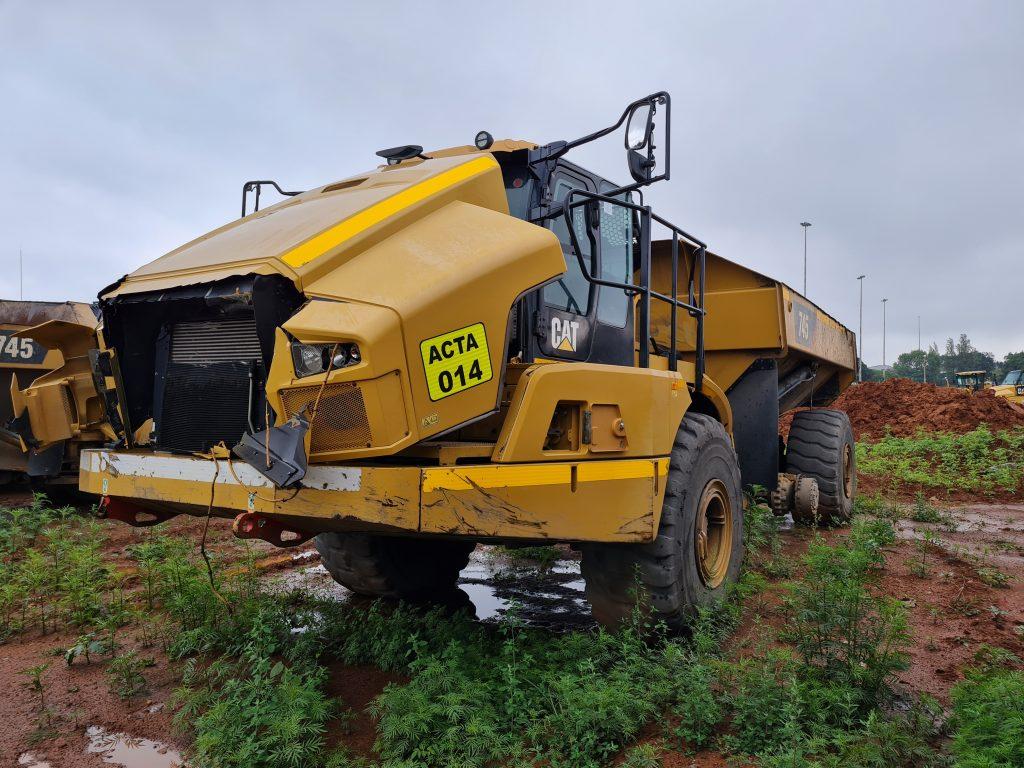 Dump truck Caterpillar 740 in bad condition